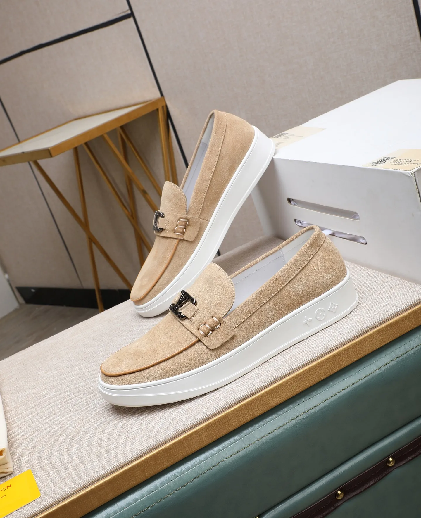 Men's shoes 💰440 📛📛【LOUIS VUITTON】Louis Vuitton official website synchronized new products 👟Milan fashion catwalk style 🇰🇾🇰🇾LV family logo, celebrity style, a must-have for fashionistas ⚠️First-layer calfskin ➕Genuine leather lining ➕Official website original version special outsole 👞Number 38-44
